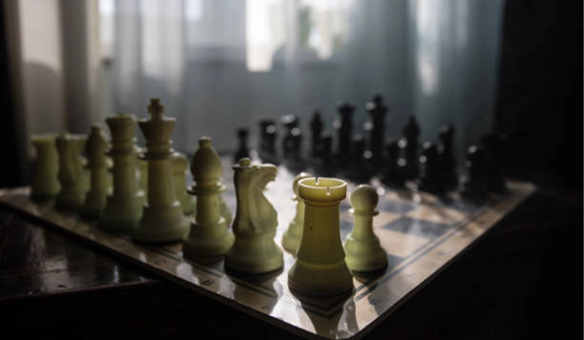 Craftsman Ebony Pieces in Black and Maple Chess Set in Westminster