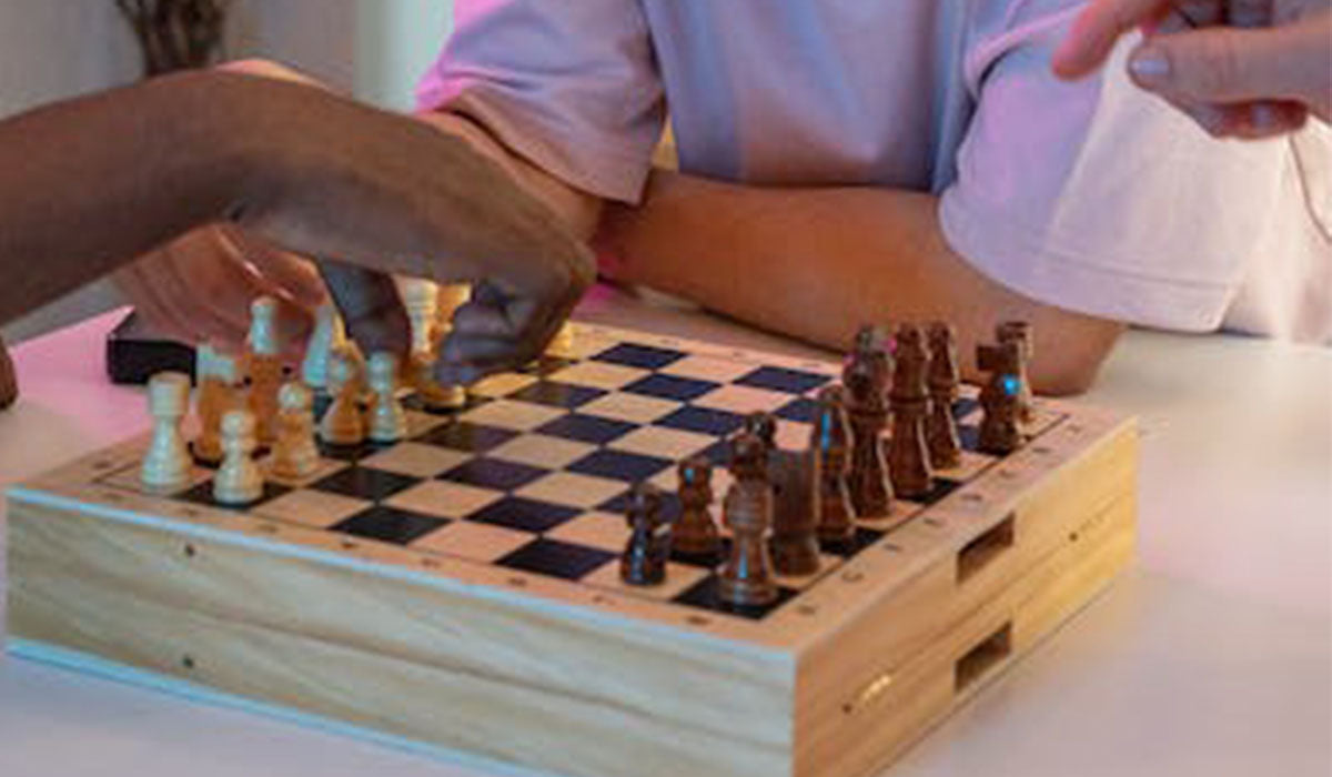 Luxury Padauk & Boxwood Chess Pieces in Portsmouth