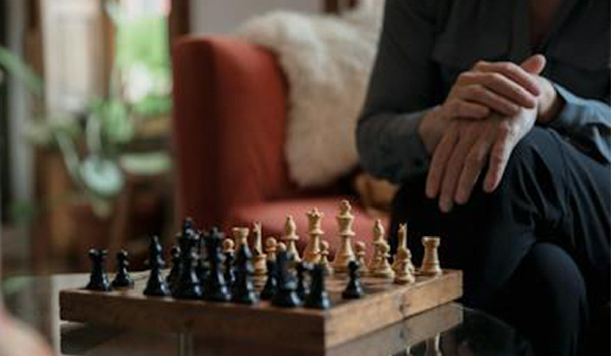 Luxury Padauk & Boxwood Chess Pieces in Ripon